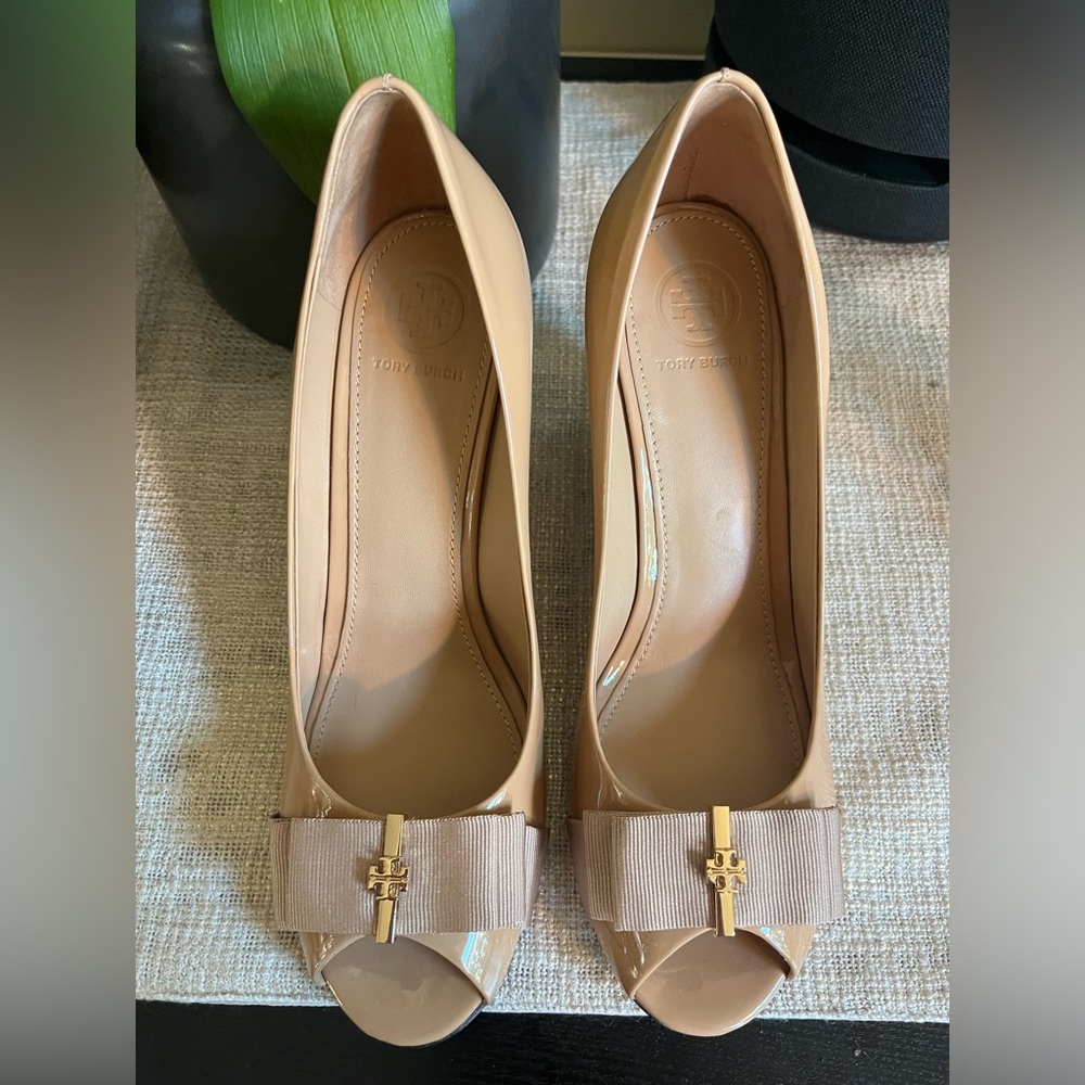 Tory Burch Trudy nude peep toe patent leather wedge heels. Beautiful. Worn 2x.